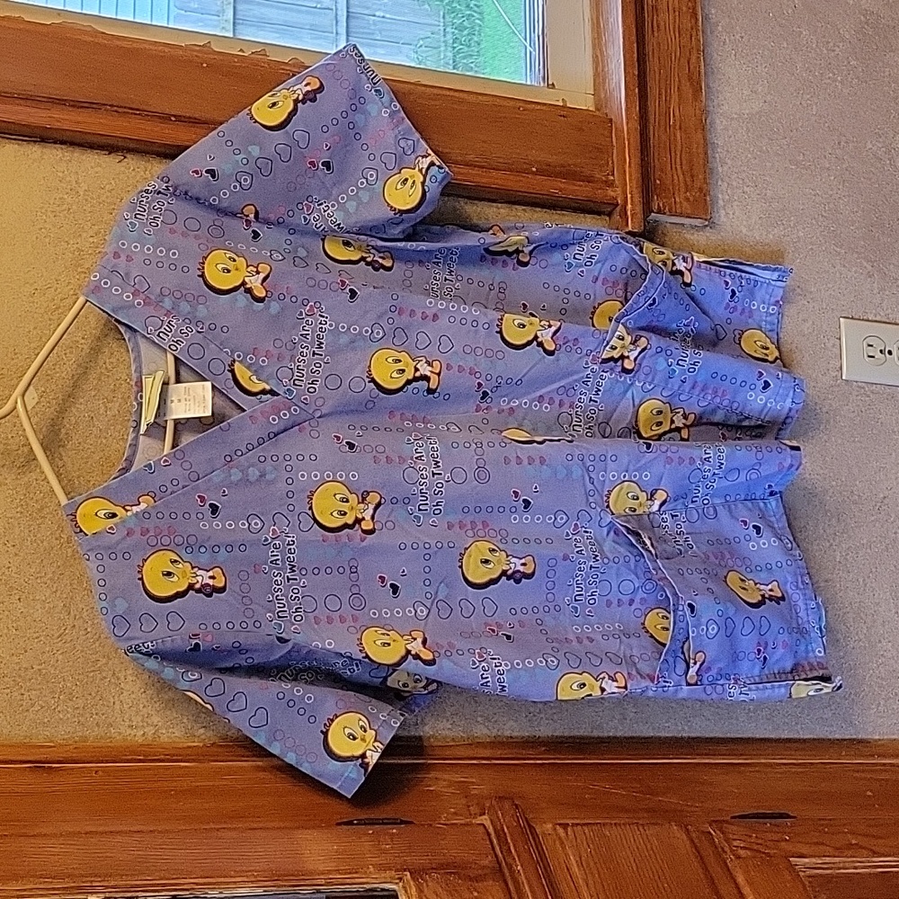 Nursing scrubs top